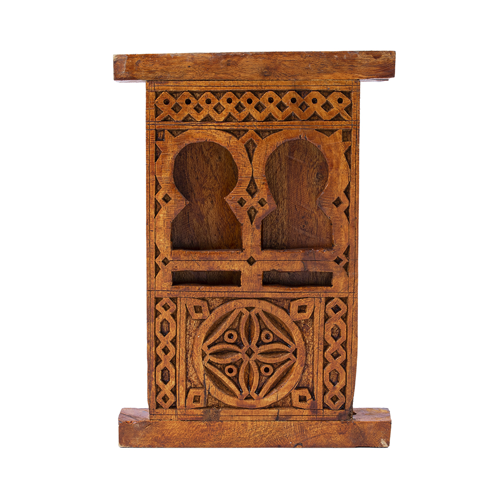 روشن مجسم خشبي تراثي لشبام حضرموت بنقشات محفورة