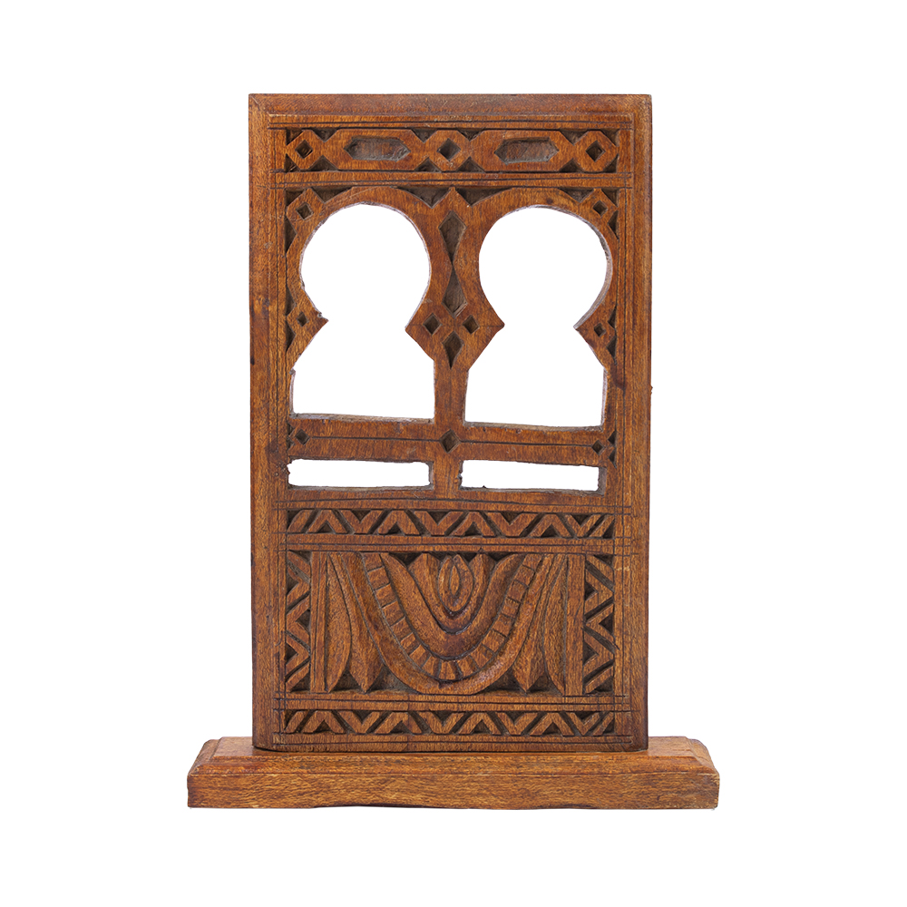 روشن مجسم خشبي تراثي لشبام حضرموت بنقشات محفورة